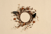 WREATH - BERRY - MIXED  CROWS  RUSTY STARS  CREAM